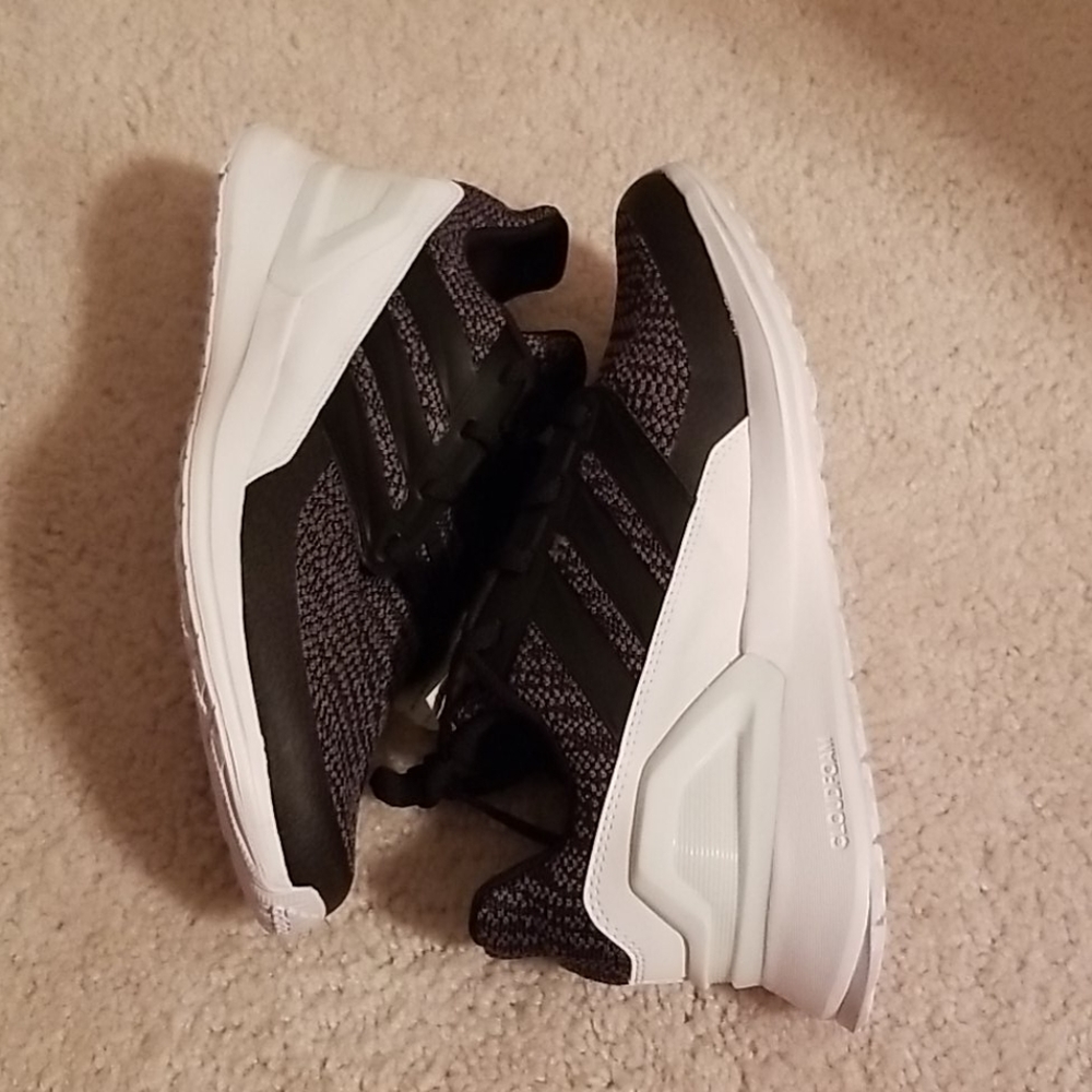 Adidas shoes - Picture 2 of 7